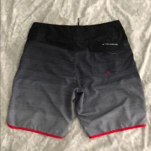 Billabong Swim - Men’s Billabong Boardshorts Size 32 Billabong Swim - Men’s Billabong Boardshorts Size 32